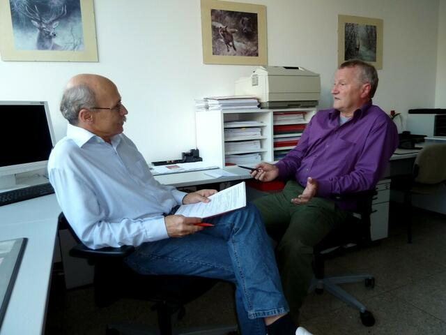Spargelsprinter Rainer Lingemann interviewt Waidmann Hubert Lödding.