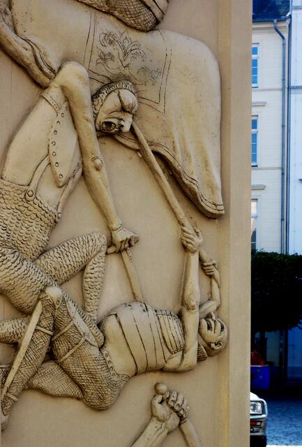 Detail des Löwendenkmals von Peter Lenk (1995)