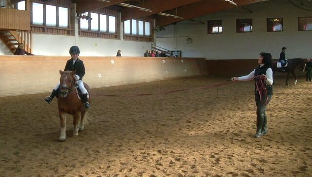 Nina und Scarlett bei der Prüfung