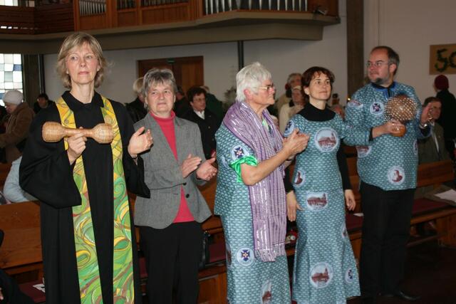 Viel Bewegung beim Kumasi-Gottesdienst