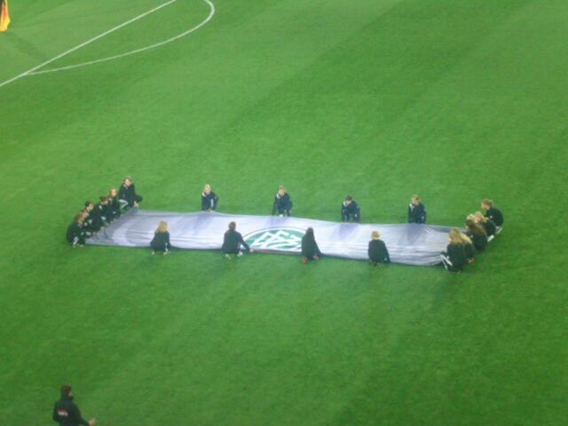 Aus einem Banner mit dem DFB Logo