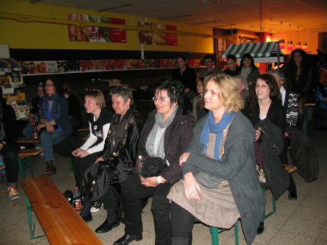 Die Zuhörer lauschen gebannt...