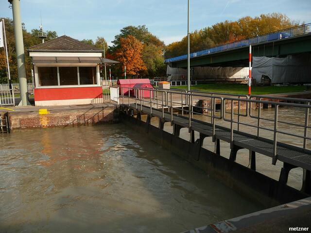Eingerastet, Wasserablauf beginnt.