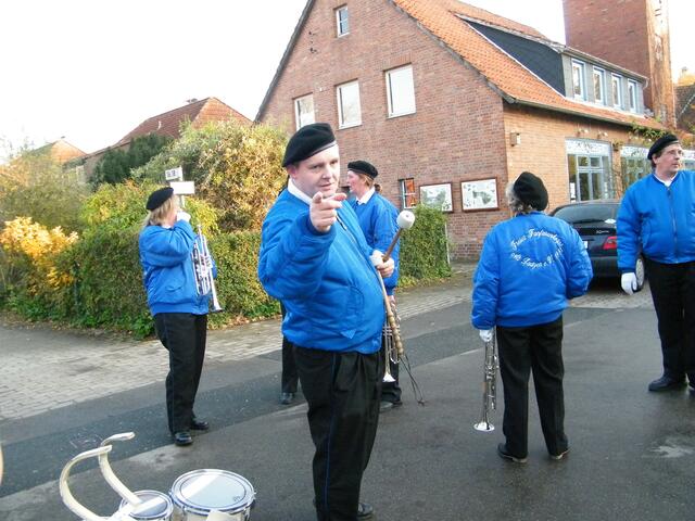Heimatluft! Vor der alten Feuerwache Grasdorf!