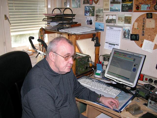 ich an meiner Funkstation | Foto: Klaus Bethge