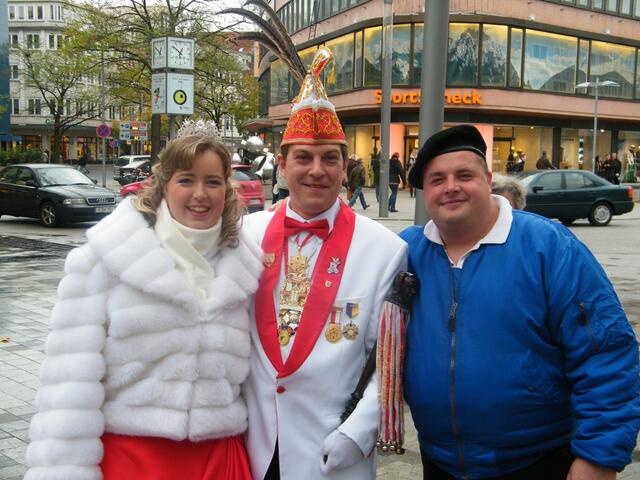 Das Prinzenpaar mit unserem Trommelhaeschen!