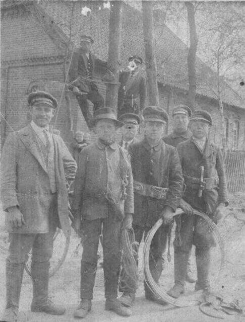 Bürger (Feuerwehr?) aus Basse, Neustadt/Rbg.