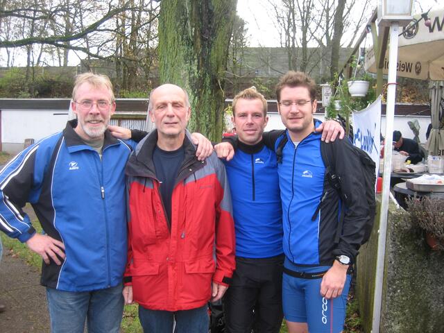 Läufer von Hertha Otze, von links Heinz Döbel, Alfred Meyer, Kai und Tim Bielmann