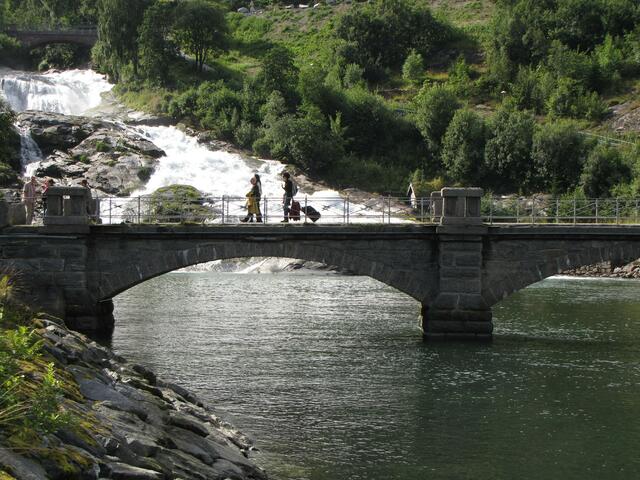 Fährhafen Hellesylt, Hellesyltfossen