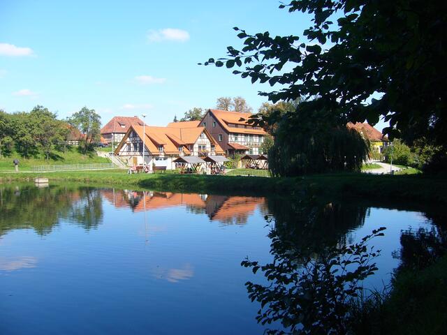 Blick zur historischen Gaststätte