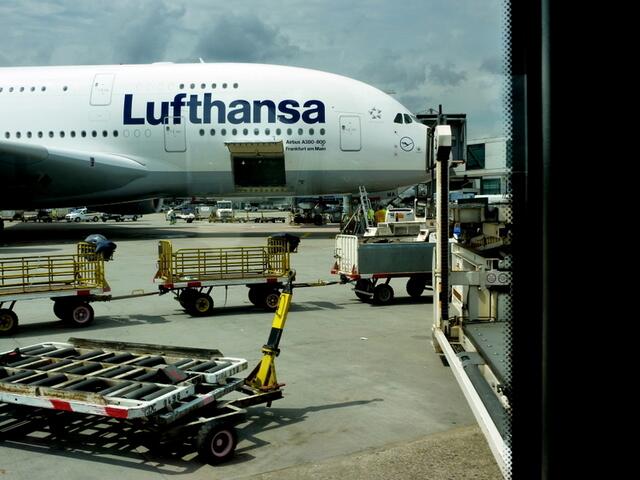 Der erste Lufthansa - Riesenvogel