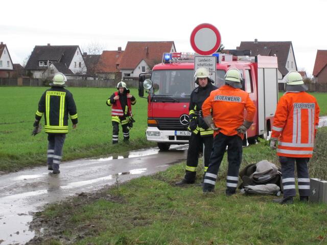 Ankunft des nachgeforderten LF 8 der OFw Ingeln-Oesselse an der