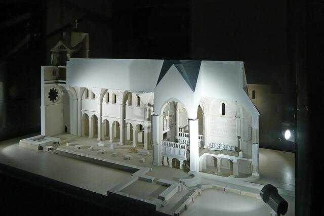 Modell des Braunschweiger Doms St. Blasius und seiner Ausstattung um 1250