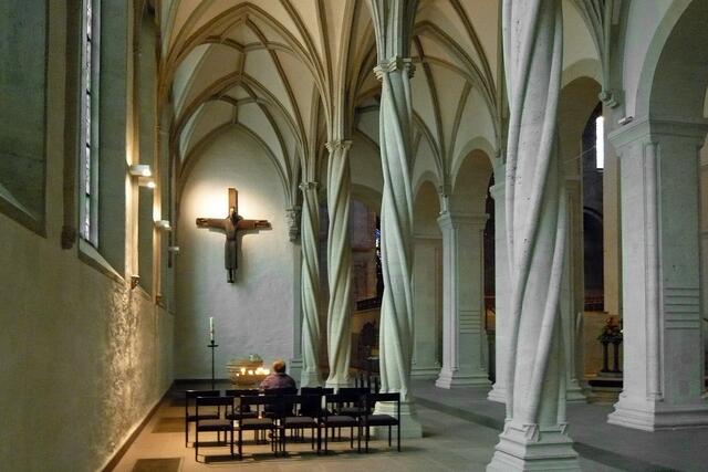 Das Imervard-Kreuz im Braunschweiger Dom zählt zu den beeindruckendsten Werken mittelalterlicher Skulpturen. Seinen Namen erhielt es nach der Signatur des Künstlers: "Imervard hat mich geschaffen."