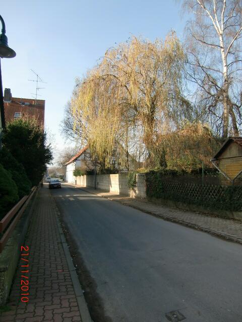 Die Hauptstraße ohne Verkehr