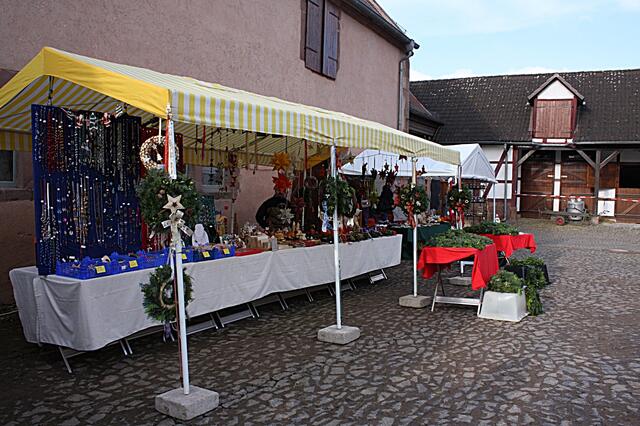 Rund um den Hof waren die Stände verteilt
