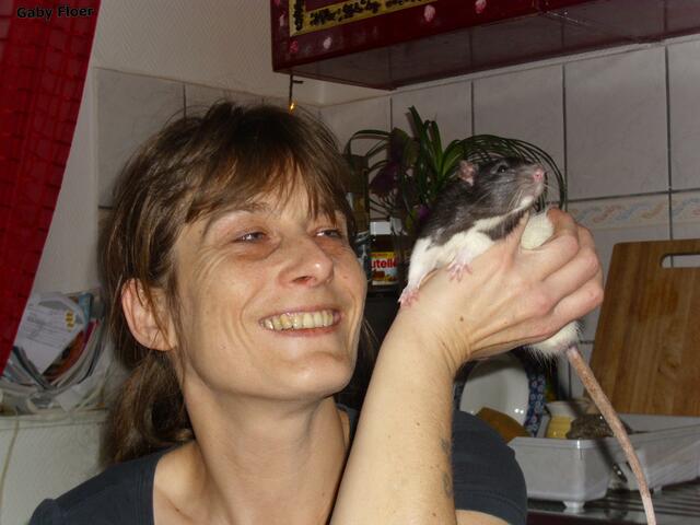Simone mit einer ihrer Ratten