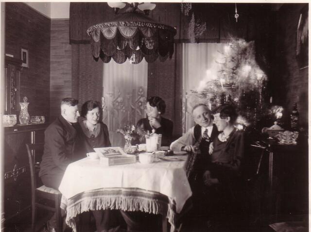 Meine Eltern rechts, mit Schwager und Schwestern meiner Mutter