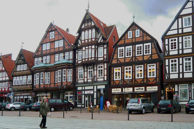 Die Häuser gegenüber der Stadtkirche sind typische Beispiele für das Fachwerk vom Anfang des 18. Jahrhunderts.