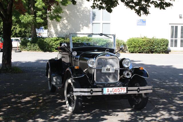 Die Oldtimerrallye des Landkreises Augsburg machte am 1. August Mittagsstopp in Neusäß