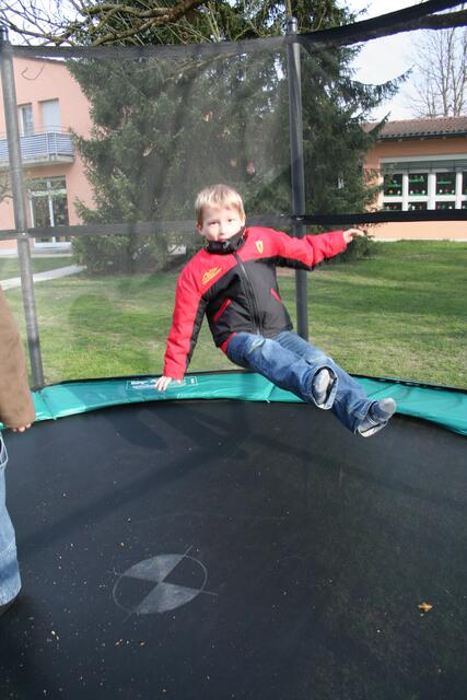 Trampolin wird eingeweiht