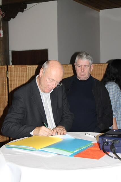 Georg Beu ( Bündnis 90 DIe Grünen ) und Heinrich Bühring ( Ortsbürgermeister von Hänigsen )