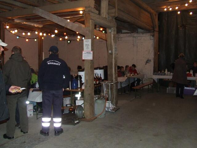 In der Scheune gab es Glühwein, Fischbrötchen, Kaffee und Kuchen