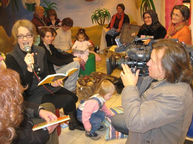 Die Hessenschau besuchte am bundesweiten Vorlesetag, einer Aktion der Stiftung Lesen,  die Lese- & Erzählkarawane in Offenbach am Main | Foto: Karl-Heinz Eitel