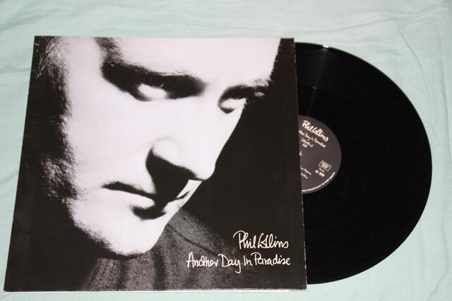 LP- ganz nebenbei, Phil Collins einer meiner Favoriten- immernoch!