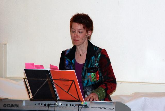 Sie hat das Liederprogramm selbst zusammengestellt ... > > >