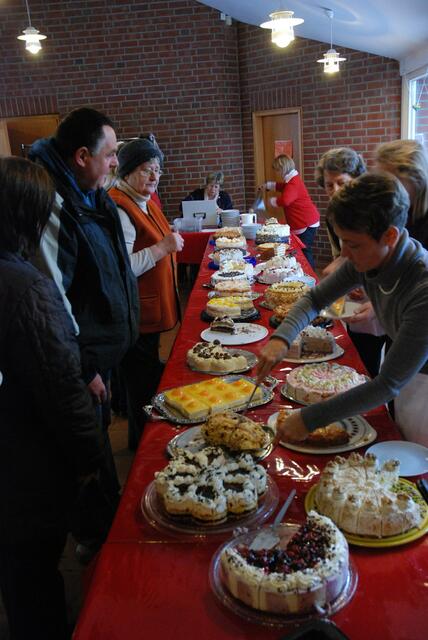 Osterwalder weihnachtsmarkt   03  kuchenbuffet