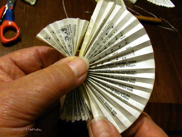 klebe ich zwei Blätter zusammen, arbeite alles andere genau so,