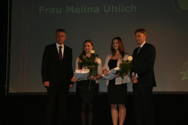 Turnen Turngruppenmeisterschaften: Die Schwestern Alissa und Melina Uhlich