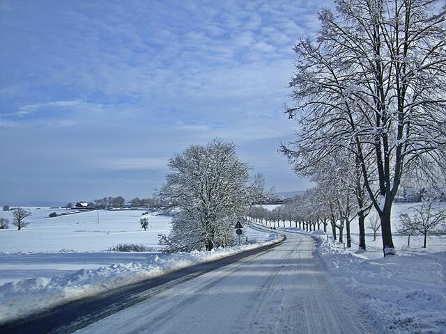 herrliche Landschaft, auf der Strasse vorsicht beim Autofahren