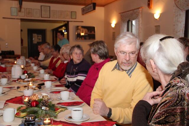 Eckhard Munske (Kreisgruppenvorstandsmitglied) im Gespräch mit Karin Hieronimus
