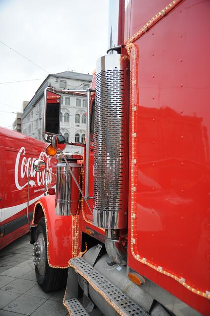 Die Trucks glänzen.