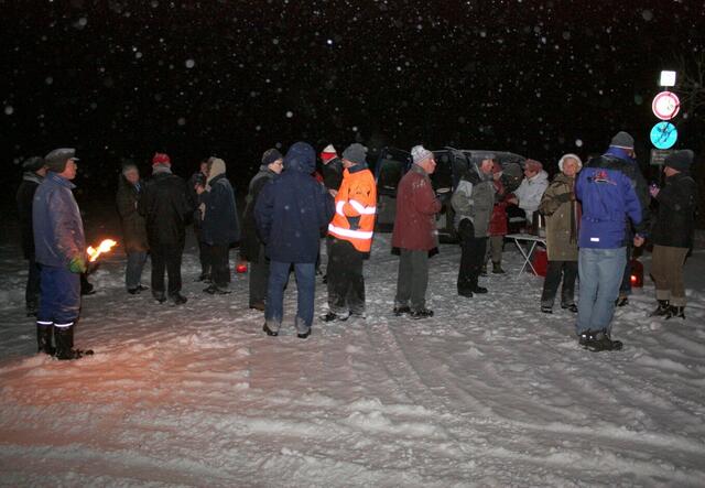 Glühweintrinken am Dorf