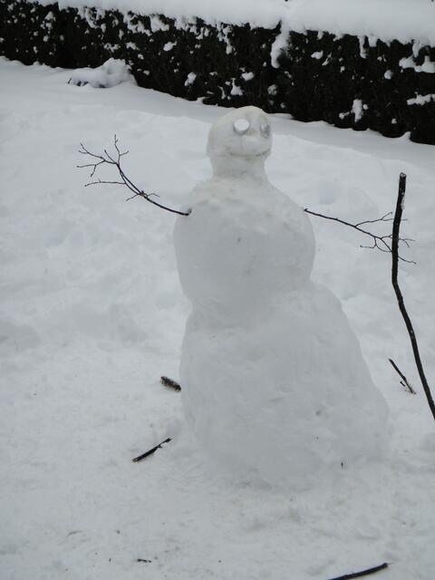 Schneemann im Schlosshof