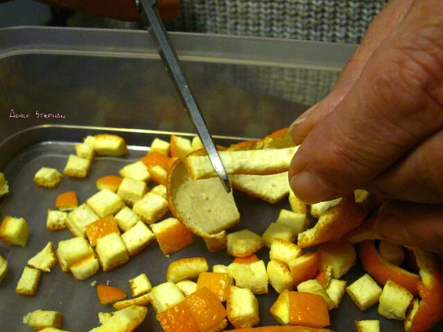 O-Schalen in Streifen / Stückchen schneiden