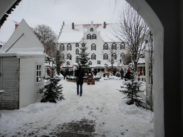 Durch das Schlosstor