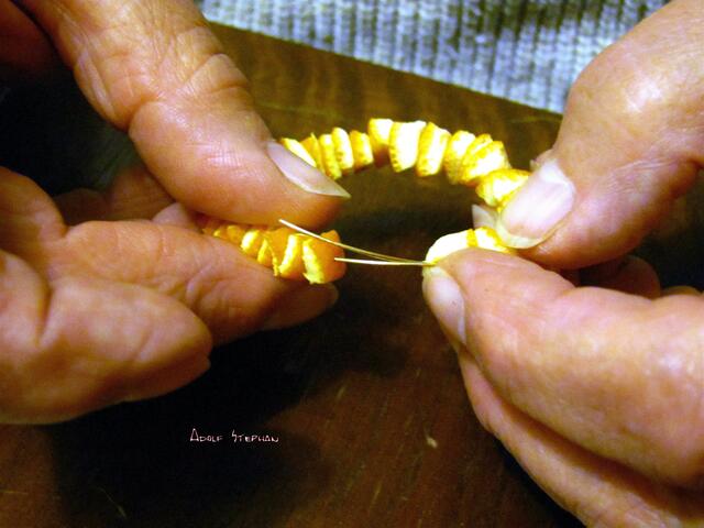 Ende: beide Drähte gegeneinander einstecken und zusammendrücken