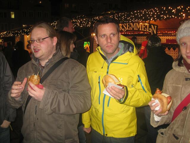 Dafür ist er hier ganz drauf: links Jan, dann Martin und noch ein bisschen Nina