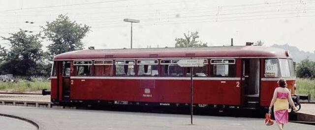 "Eschwege West" - kurz vor dem Start nach Eschwege -- auch diese Strecke wurde nicht gerettet (ca. 1985)-- nur die Vernunft ließ sie jetzt wiederbelebt werden