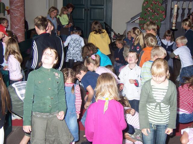 Kirche ist, wo etwas geschieht, wo gestaunt werden mag, gelacht und geweint, gefeiert und getrauert,...