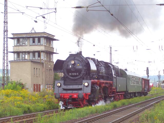 35 1019-5 Durchfahrt im Bhf Naumburg/Saale Hbf
