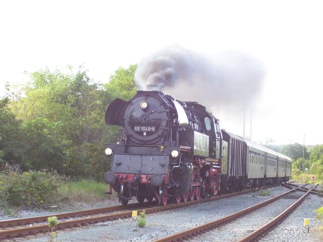 65 1049-9 Einfahrt in den Bhf Naumburg/Saale Ost