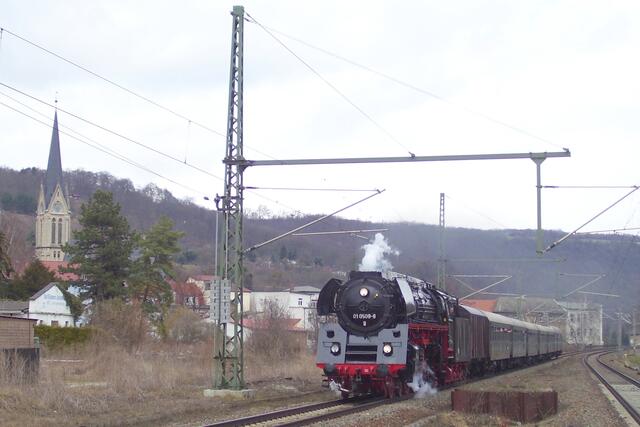 01 0509-8 Durchfahrt im Bhf Bad Kösen