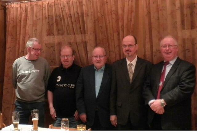 Vorstand v.l.: Wolfgang Krienke (Liedervater), Jürgen Heller (Schriftführer), Karl Heitmüller (Kassenwart), Karl-Heinz Fürst (Vorsitzender), Walter Krienke (stv. Vorsitzender)