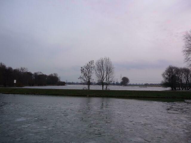 Mittellandkanal und Wiesen