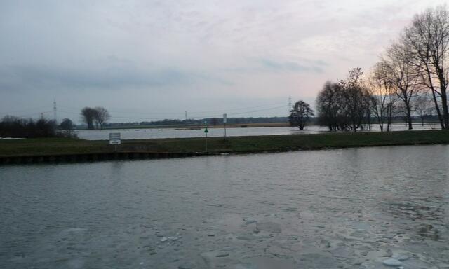 Mittellandkanal und die überschwemmten Wiesen